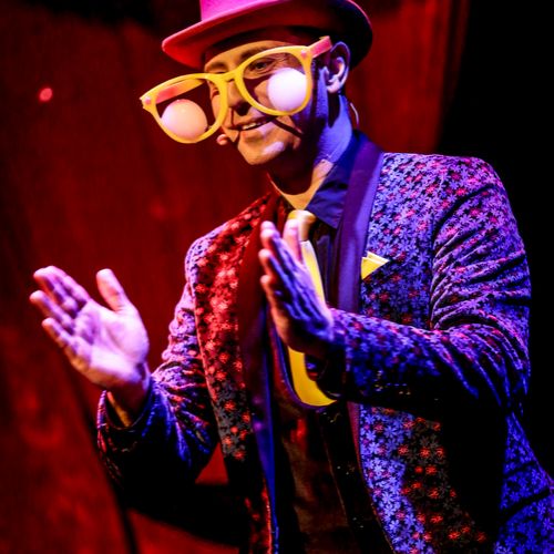 Cabaret des Bulles - Allan Hart - Spectacle de bulles de savon- les lunettes bullesques- Magicien des Bulles- Bubble Show- Bubble Show