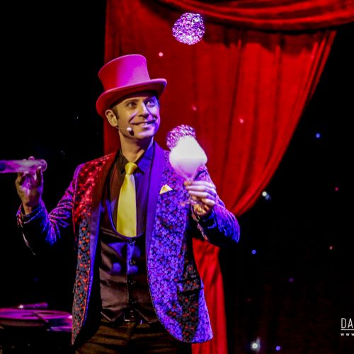 Cabaret des Bulles - Allan Hart - Numéro Visuel Attraction de bulles de savon- Féerique- Magicien des Bulles- Bubble Show