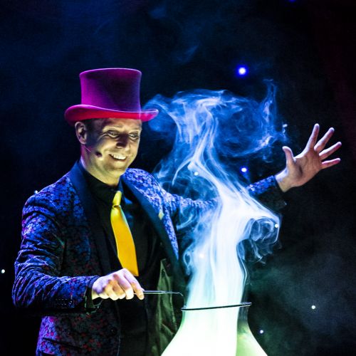 Cabaret des Bulles - Allan Hart - Numéro Visuel Attraction de bulles de savon - le volcan- Magicien des Bulles- Bubble Show