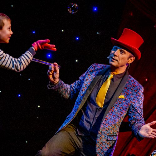 Cabaret des Bulles - Allan Hart - Spectacle de bulles de savon - jonglage de bulles- Magicien des Bulles