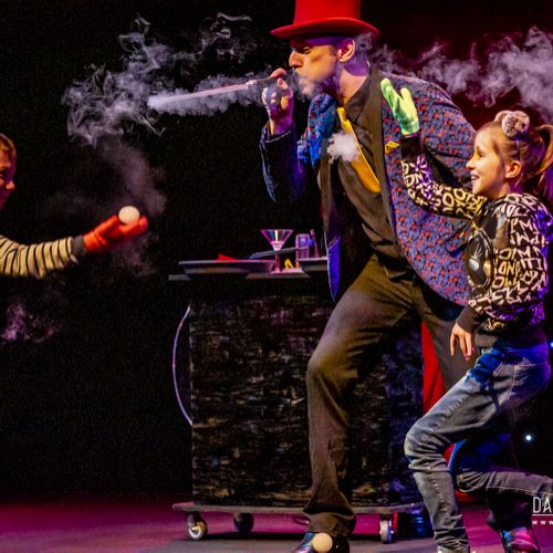 Cabaret des Bulles - Allan Hart - Spectacle de bulles de savon - Séance de jonglage bullesque- Magicien des Bulles